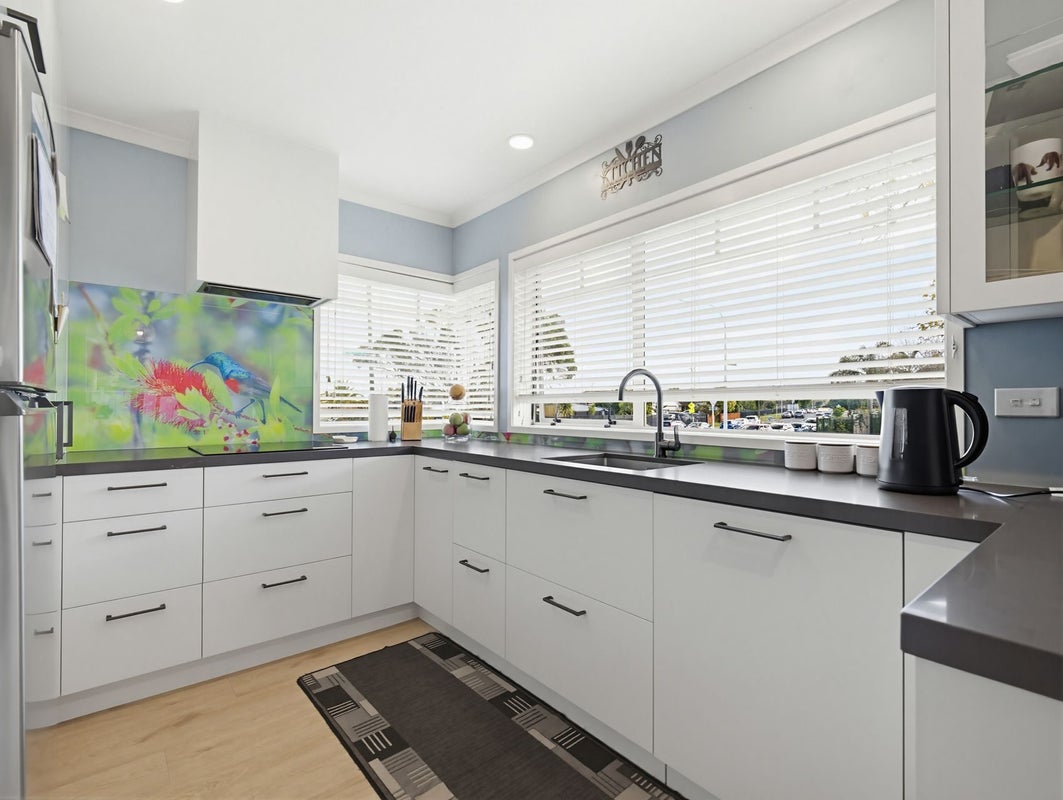 79 Riverton Drive, Randwick Park, Auckland - Carousel 2