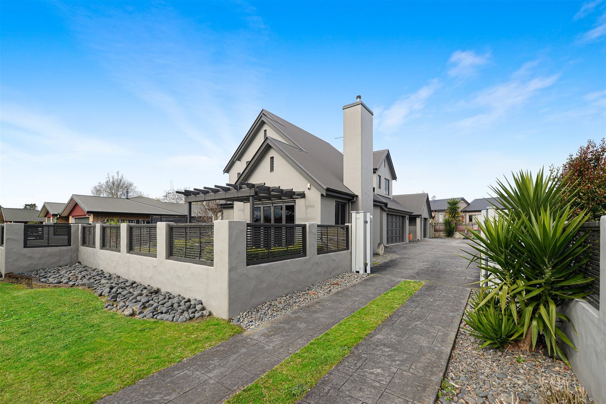 13 Dixon Road, Fitzroy, Hamilton - Carousel 1
