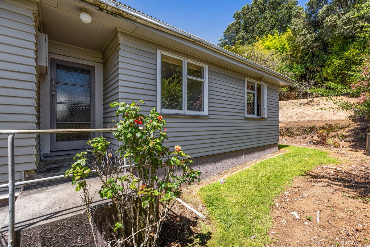 28 Whakawhiti Street, Marfell, New Plymouth - Carousel 1