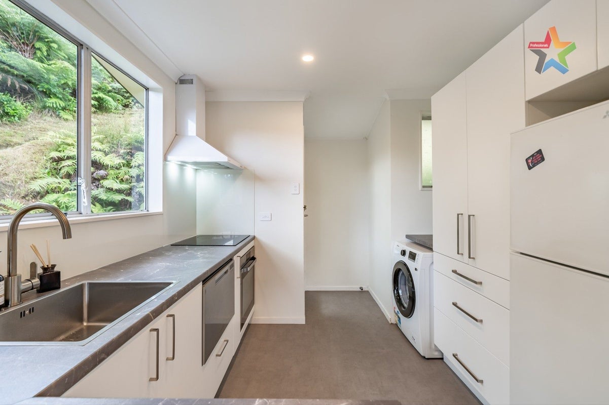 2/15 Glen Road, Stokes Valley, Lower Hutt - Carousel 2