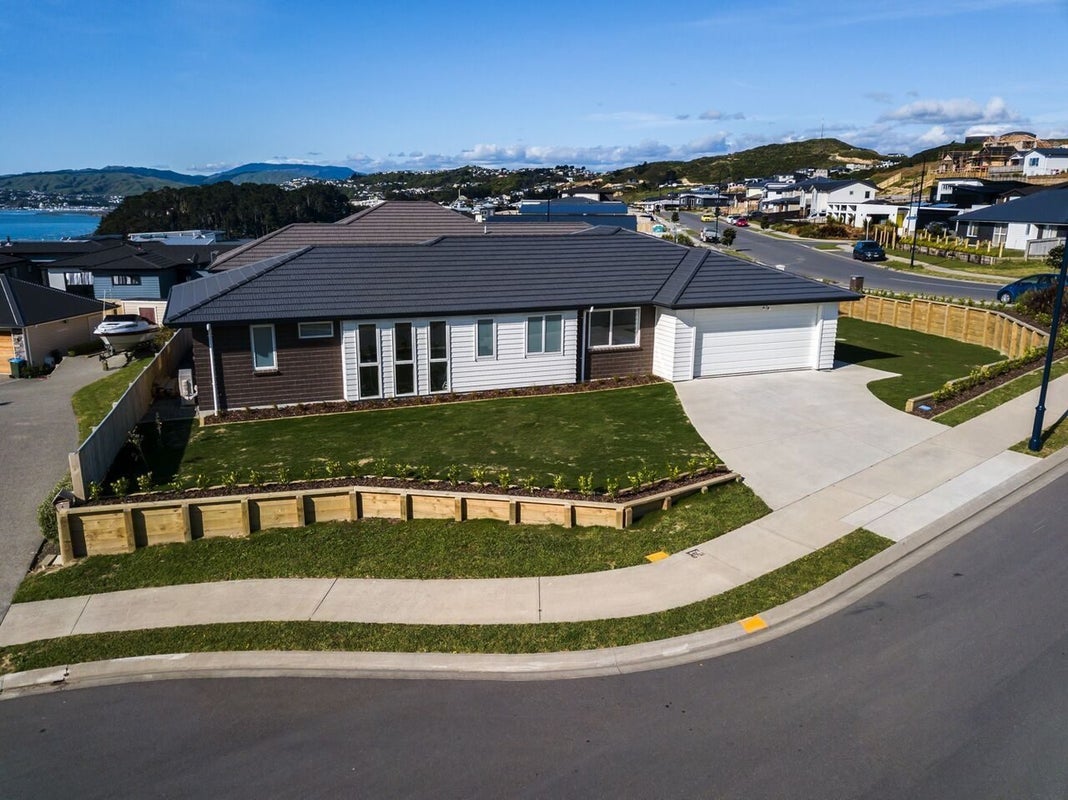 64 John Burke Drive, Aotea, Porirua - Carousel 1