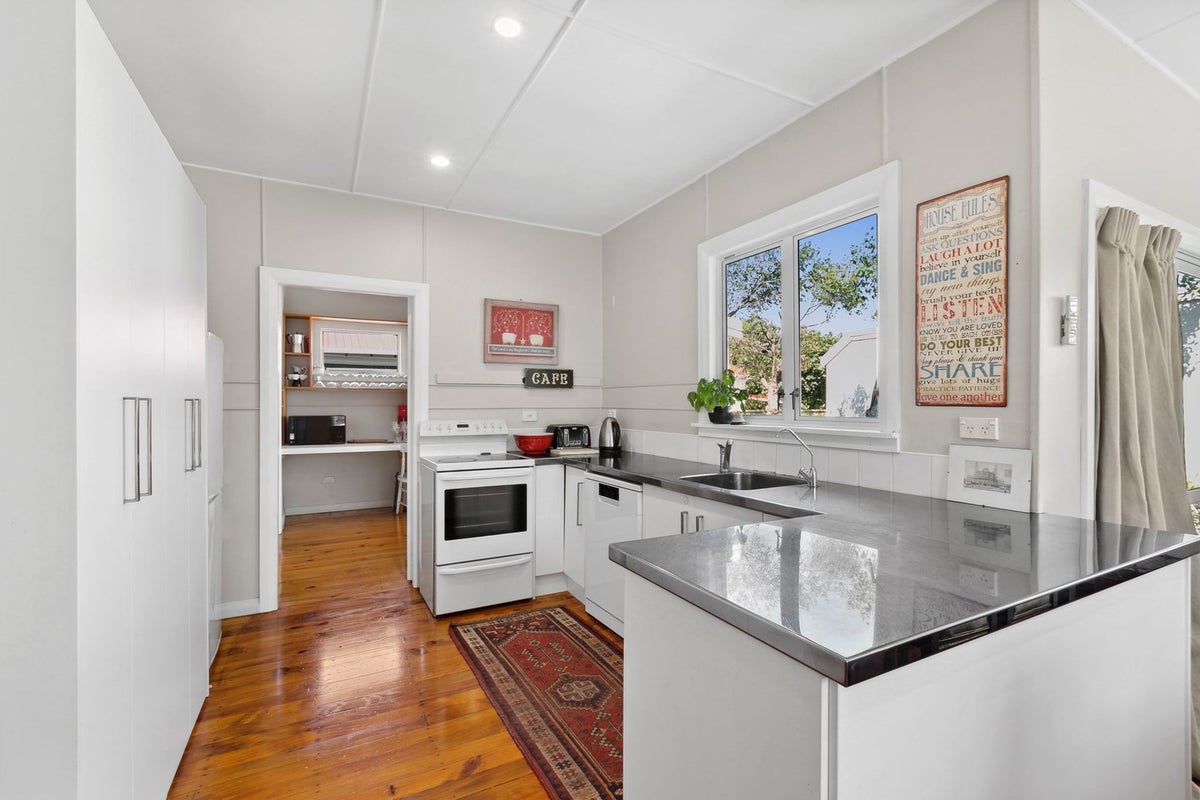 22 Richmond ST, Fitzroy, New Plymouth - Carousel 2