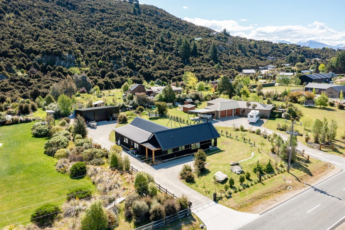 1025 Aubrey Road, Albert Town, Wanaka - Carousel 1