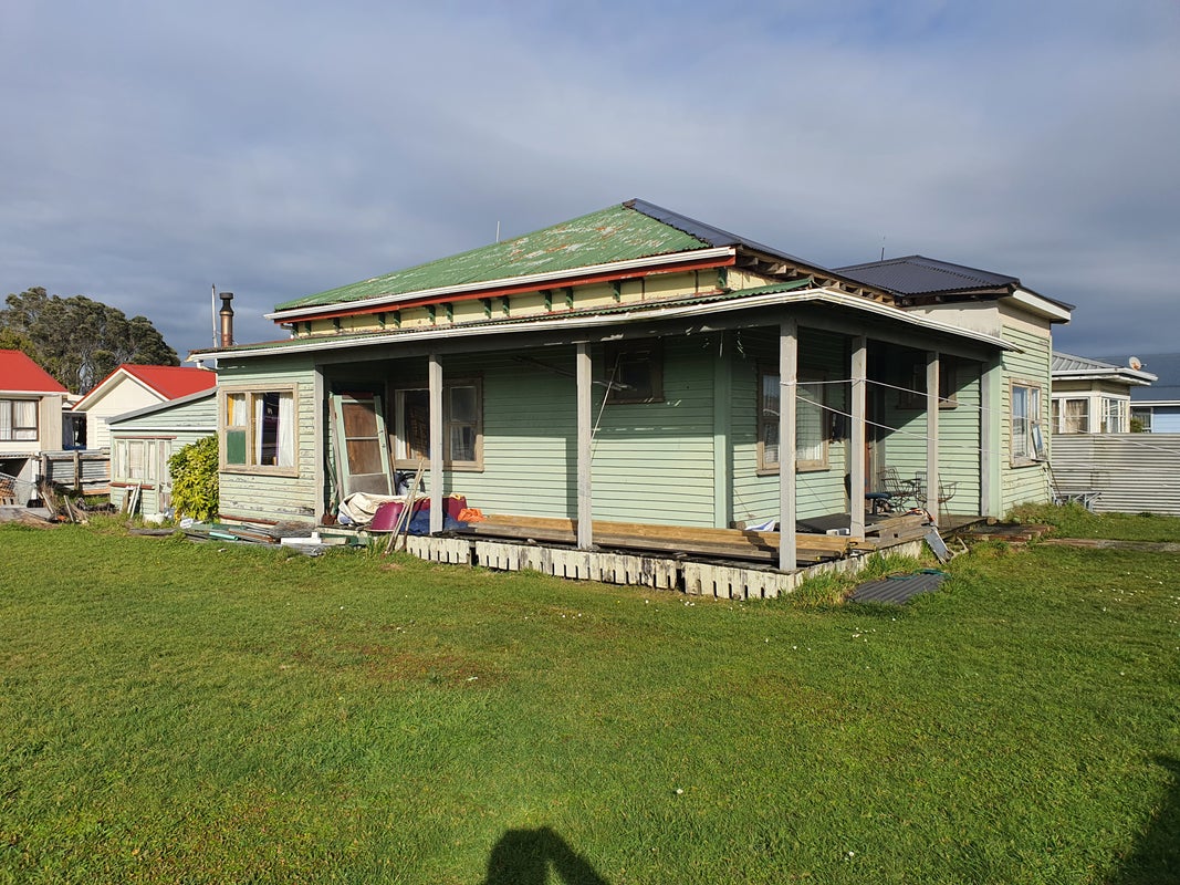 196 Revell Street, Hokitika - Carousel 24