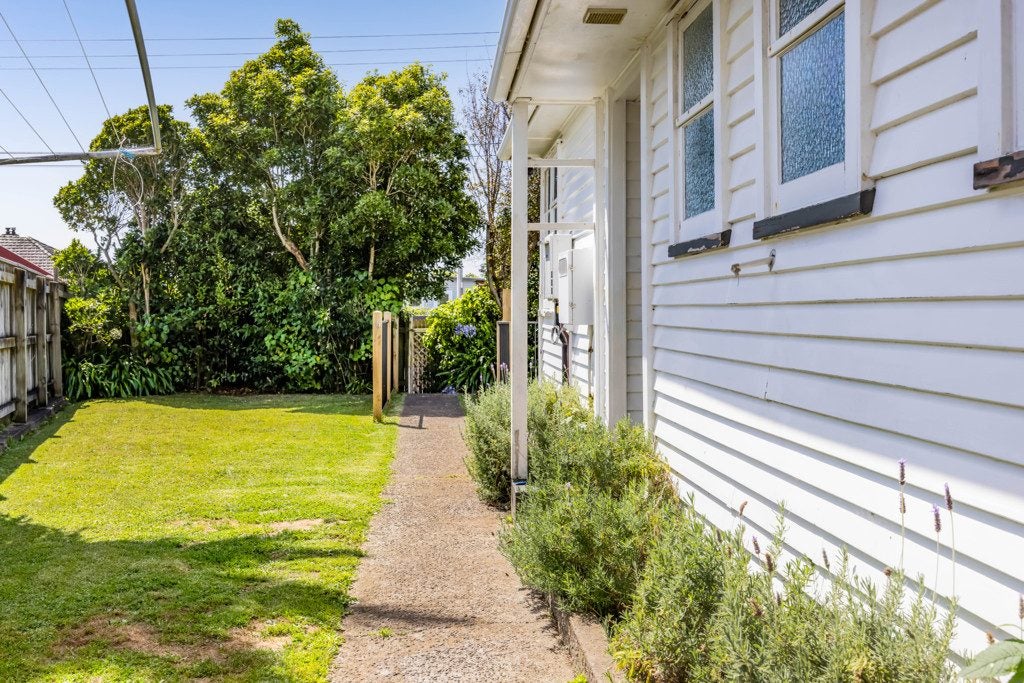 24 Upjohn Street, Brooklands, New Plymouth - Carousel 14