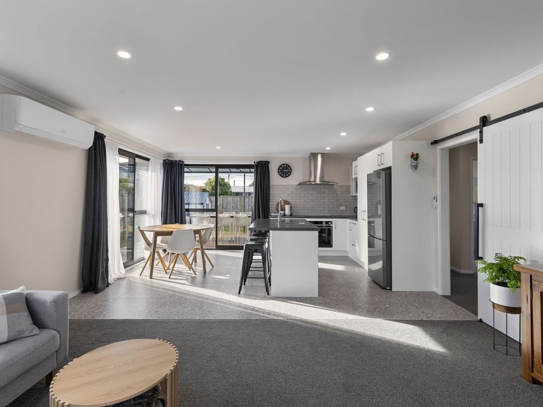 11 Rayner Lane, Marton, Marton - Carousel 1