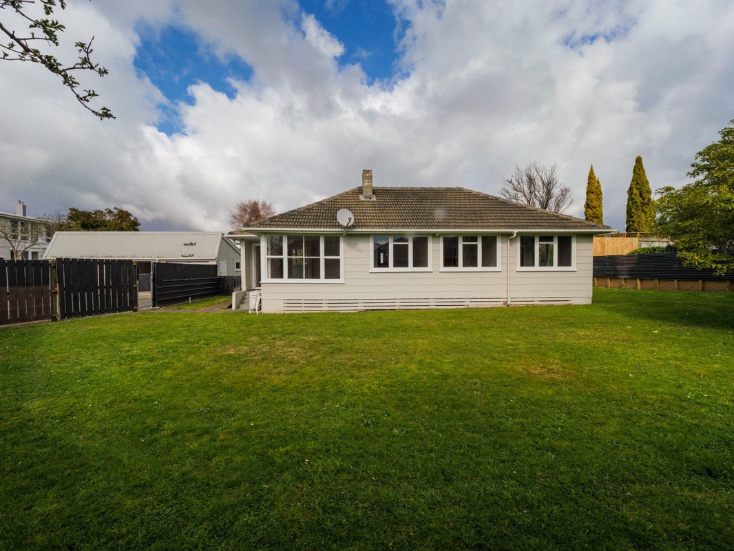 5 Crewe Crescent, Hokowhitu, Palmerston North, Manawatu / Whanganui - Carousel 1