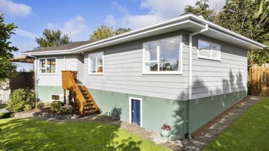 6 Lowell Place, Massey, Auckland - Carousel 1