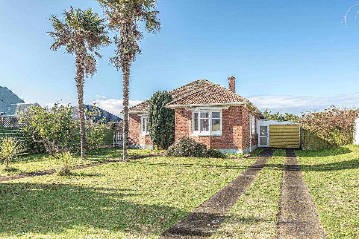 49 Selwyn Crescent, College Estate, Whanganui - Carousel 1