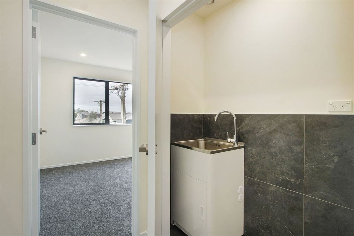 5/10 Rimu Street, New Lynn, Auckland - Carousel 21