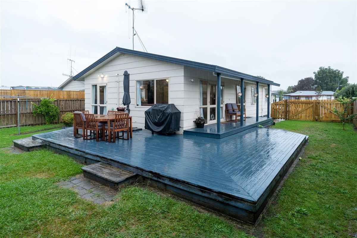 37 Lloyd Drive, Nawton, Hamilton - Carousel 1