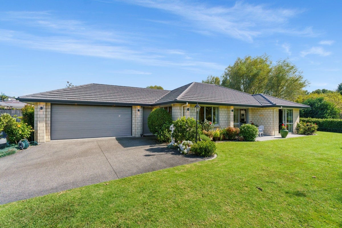 60 Fairfax Crescent, Pyes Pa, Tauranga - Carousel 1