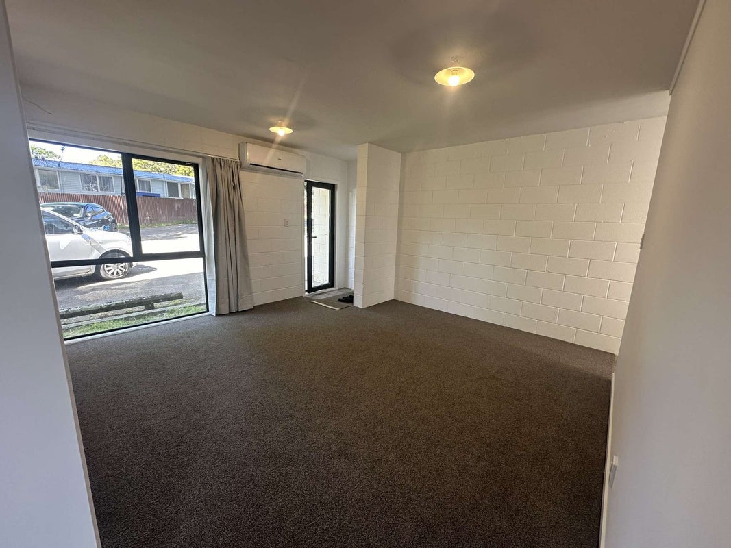 5/12 Wood Street, Wallaceville, Upper Hutt - Carousel 2