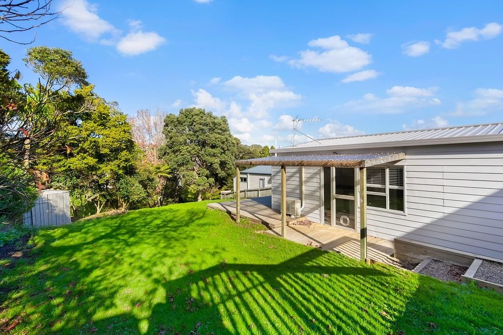 20 Norman Road, Titirangi, Auckland - Carousel 20