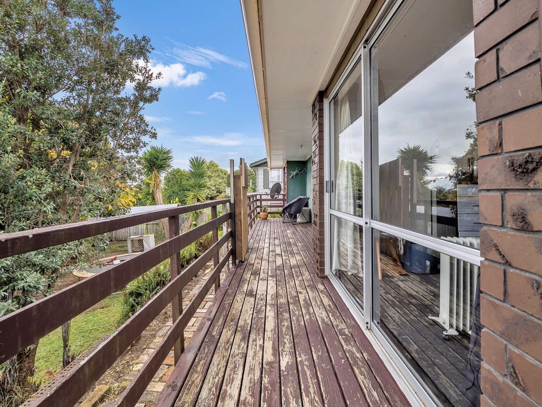 22 Pohutukawa Drive, Pukete, Hamilton - Carousel 2