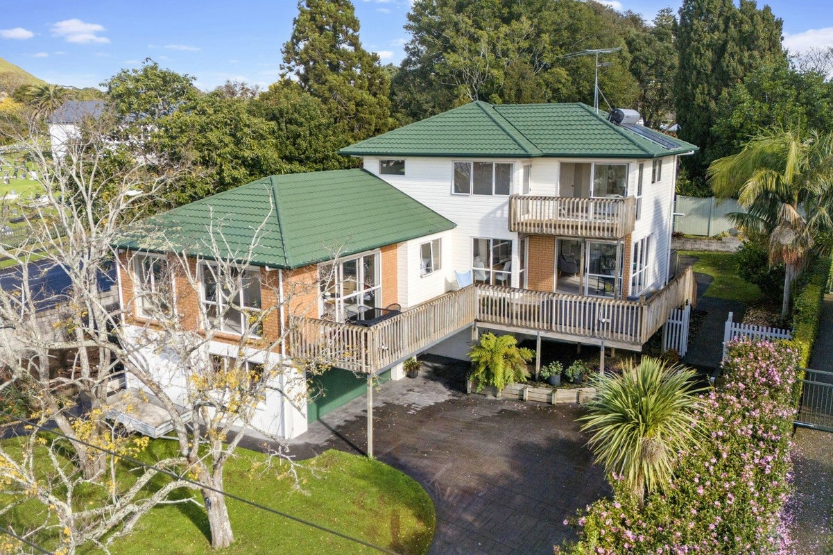 14 Woodward Avenue, Mangere Bridge, Auckland - Carousel 1