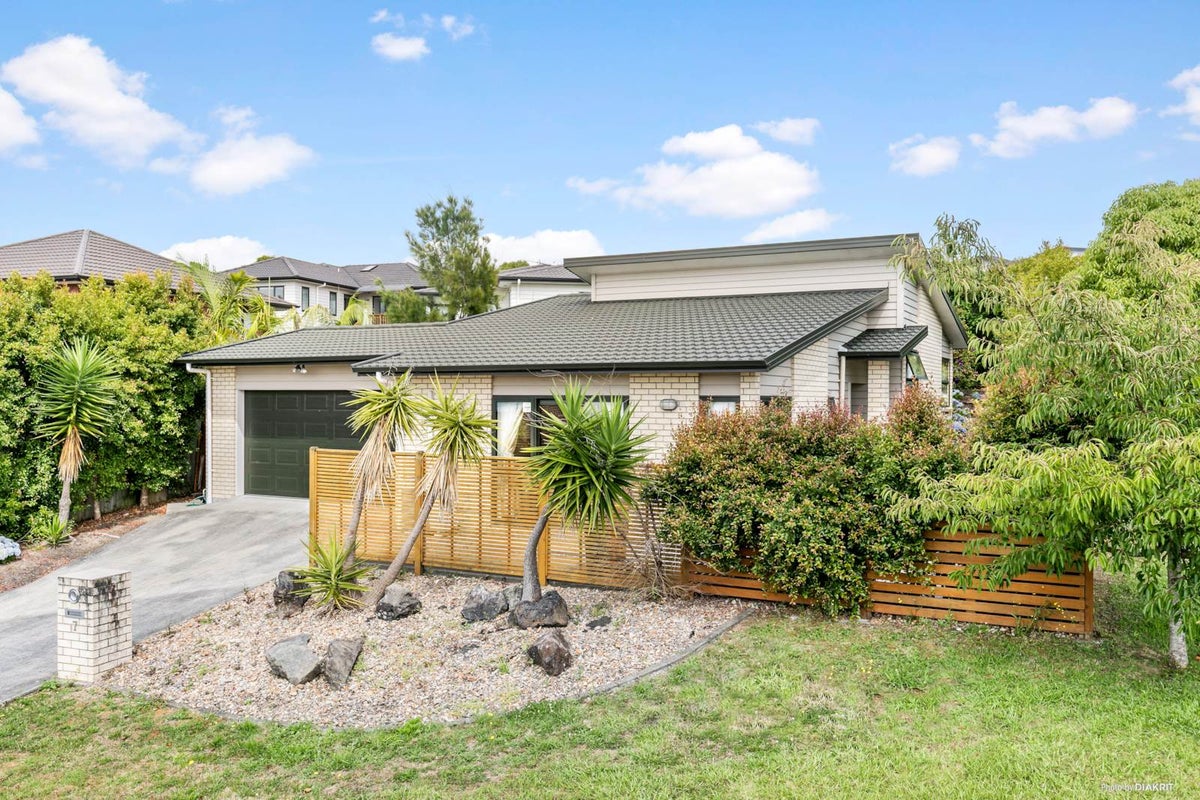 7 Mantra Road, Massey, Auckland - Carousel 2