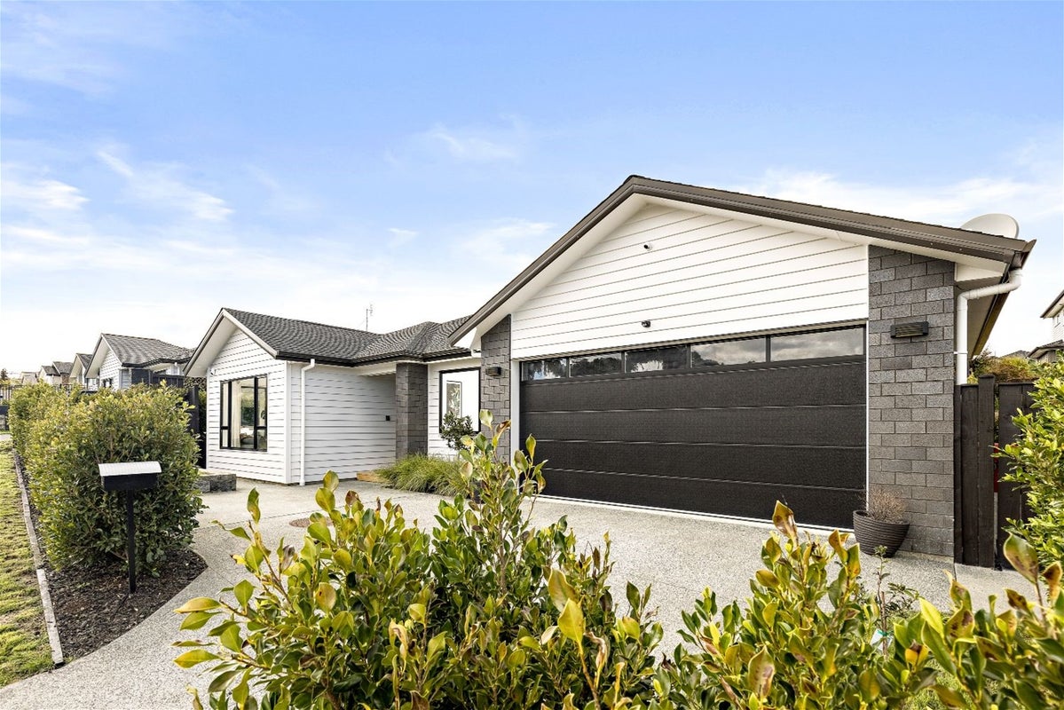 29 Jeroboam Loop, Kumeu - Carousel 1
