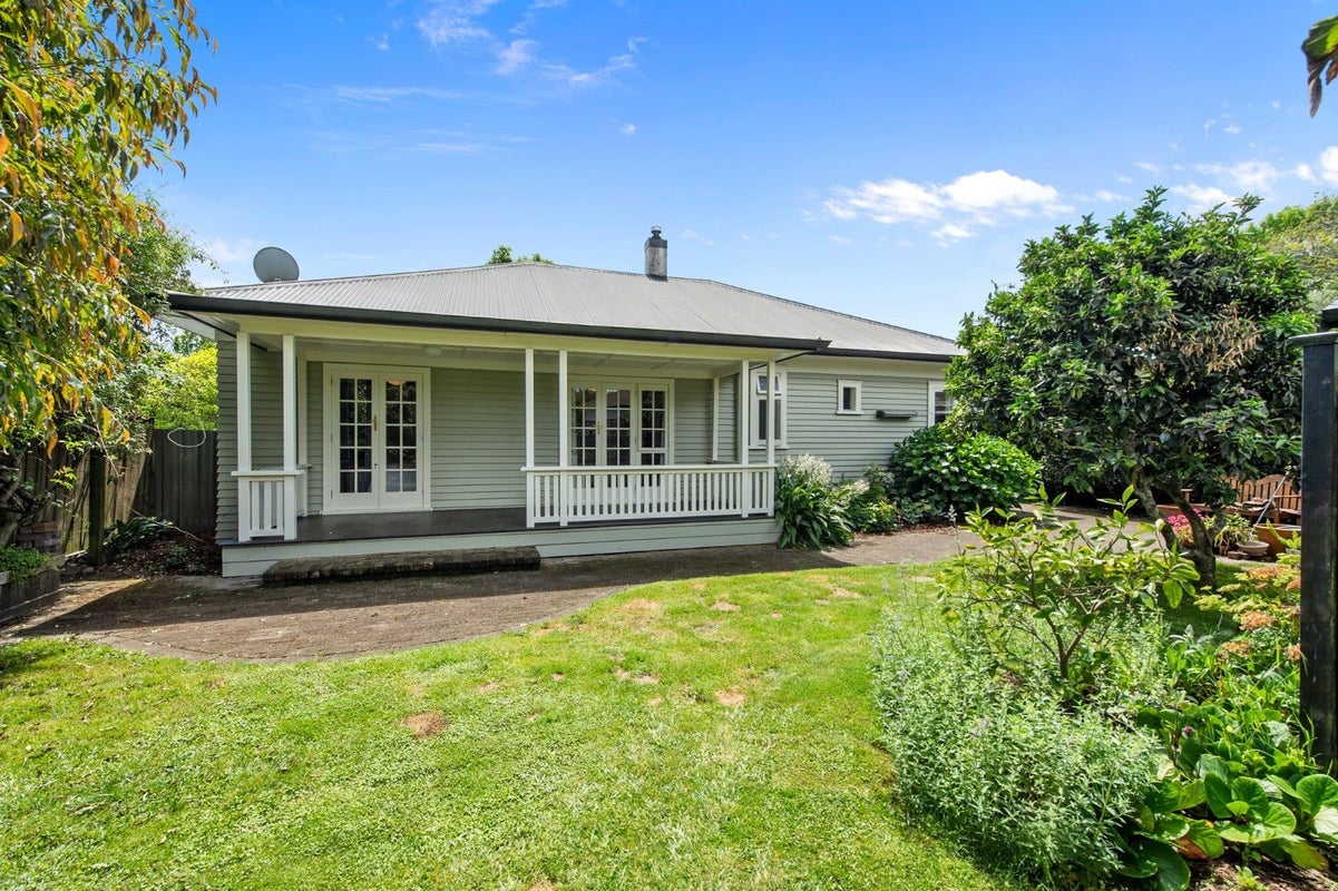 56 Naylor Street, Hamilton East, Hamilton - Carousel 14
