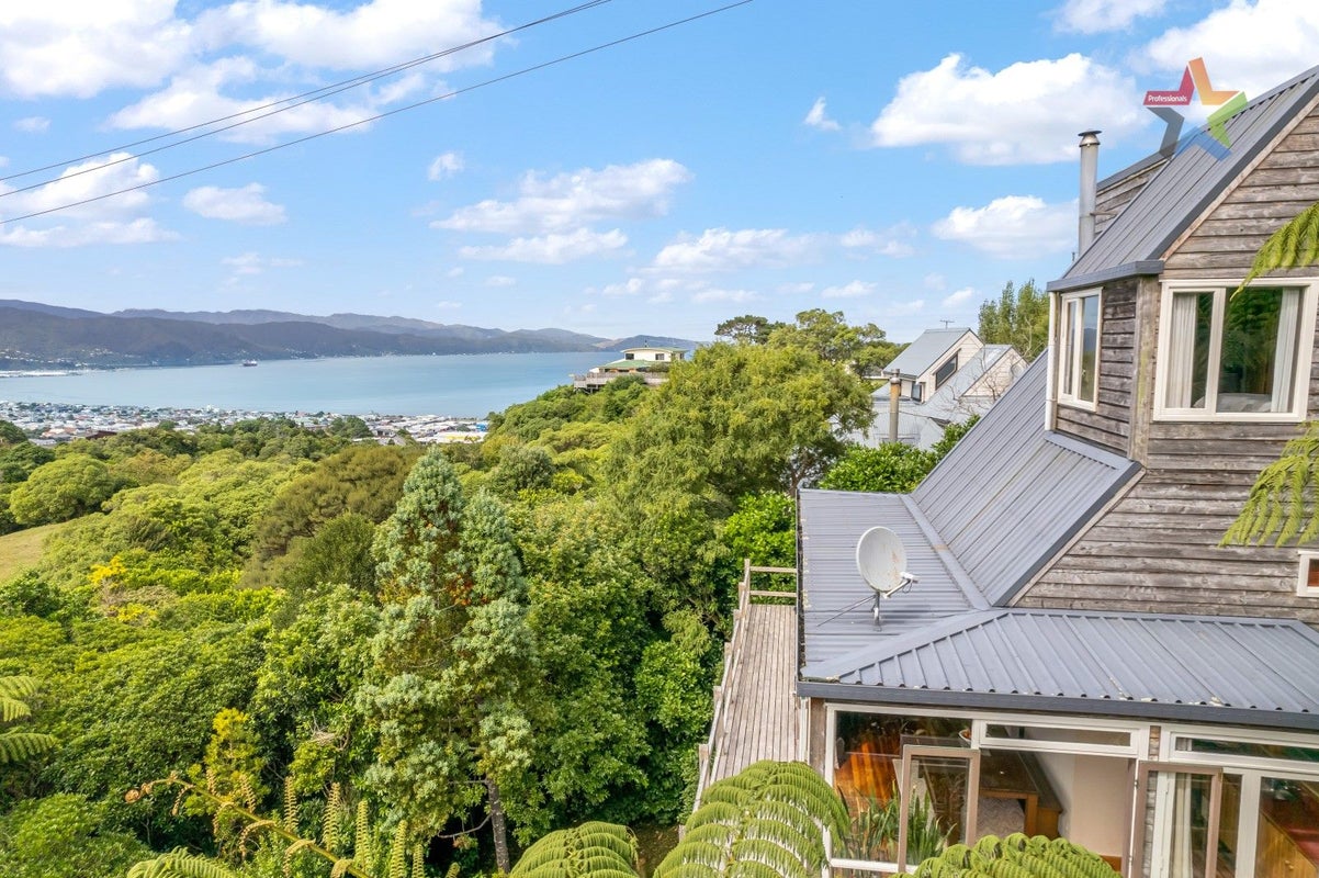 22 Maungaraki Road, Korokoro, Lower Hutt - Carousel 2