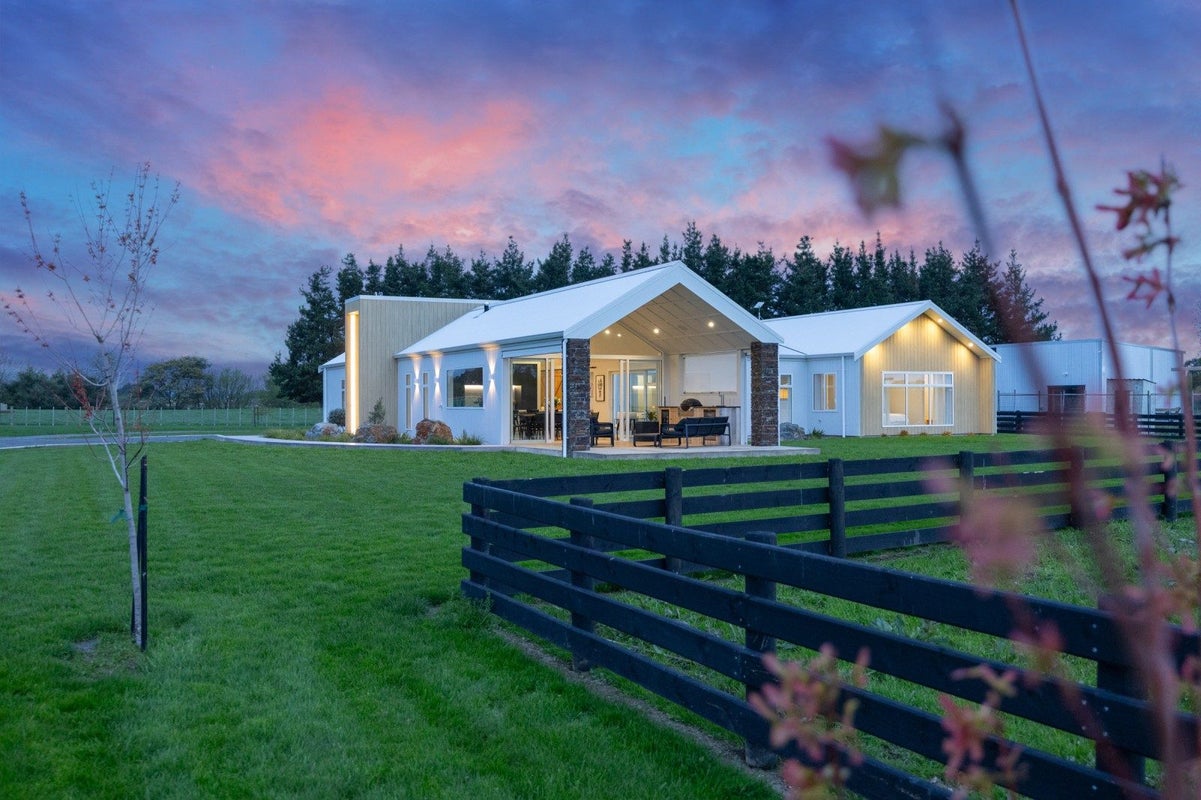 168B Nannestads Line, Bunnythorpe, Palmerston North - Carousel 1