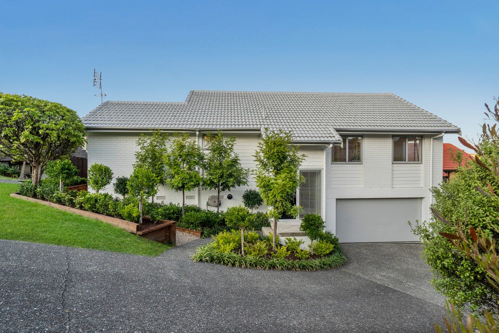 1/8 Cloverly Crescent, Campbells Bay, Auckland - Carousel 2