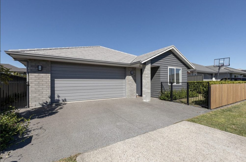 65 Tabraham Crescent, Pyes Pa, Tauranga - Carousel 1