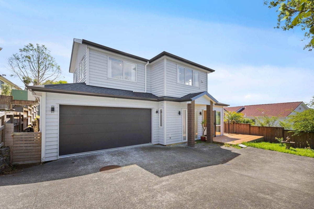 47A Reynella Drive, Massey, Auckland - Carousel 1
