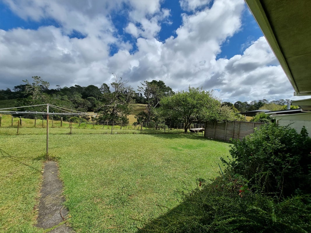 63 Candia Road, Henderson Valley, Auckland - Carousel 15