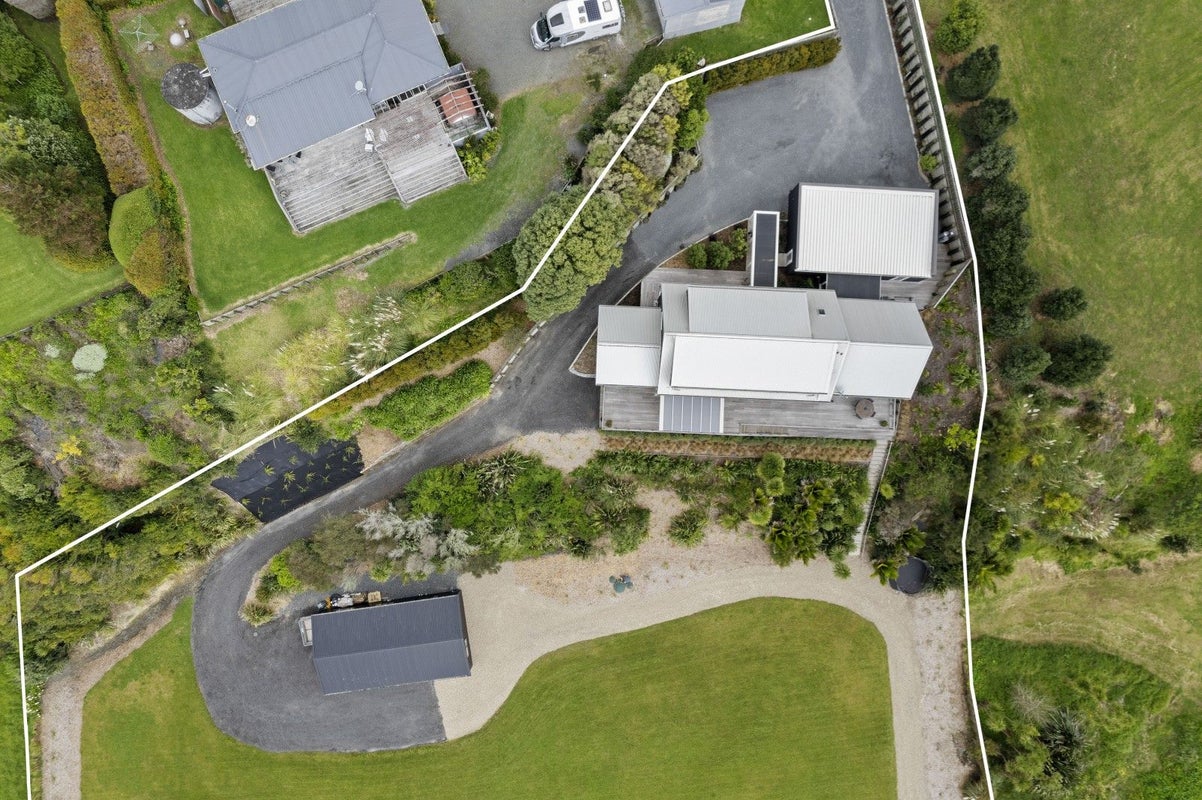 369 Clifton Road, Howick - Carousel 20