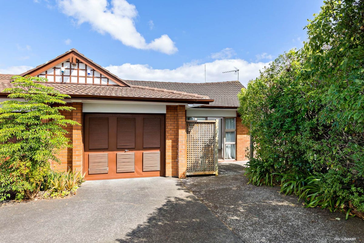 2/76 Olsen Avenue, Hillsborough, Auckland - Carousel 1