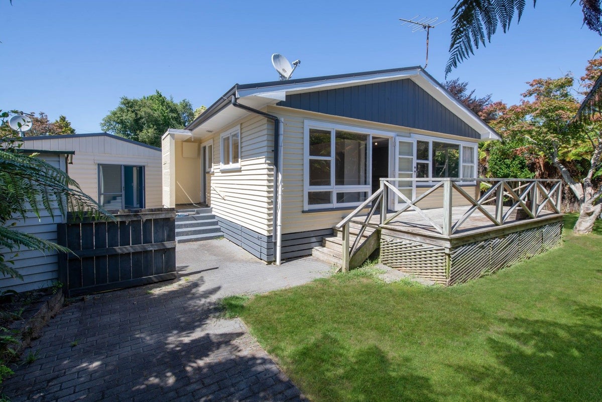 37 Rutland Street, Utuhina, Rotorua - Carousel 1