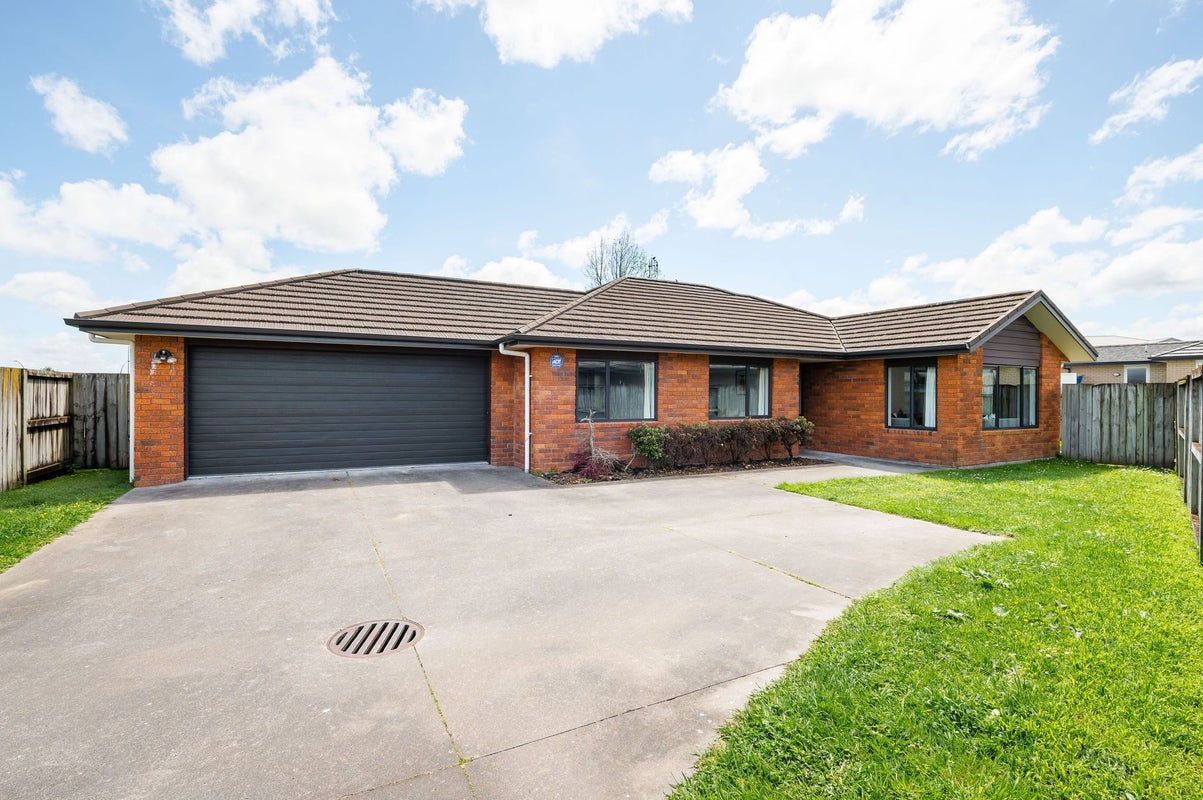 23 Chadwick Place, Rototuna North, Hamilton - Carousel 1