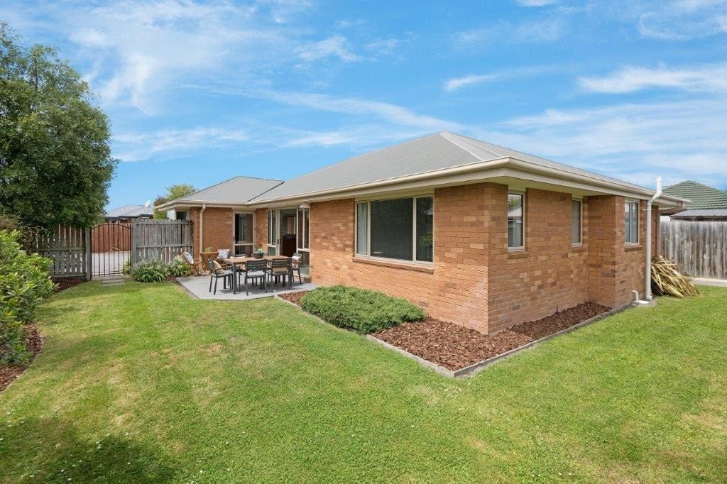 57 Coolspring Way, Redwood, Christchurch - Carousel 12