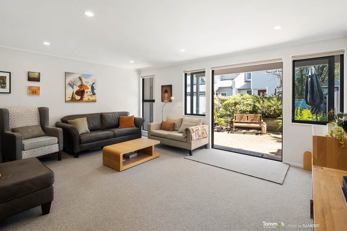 1/88 Brougham Street, Mount Victoria, Wellington - Carousel 2