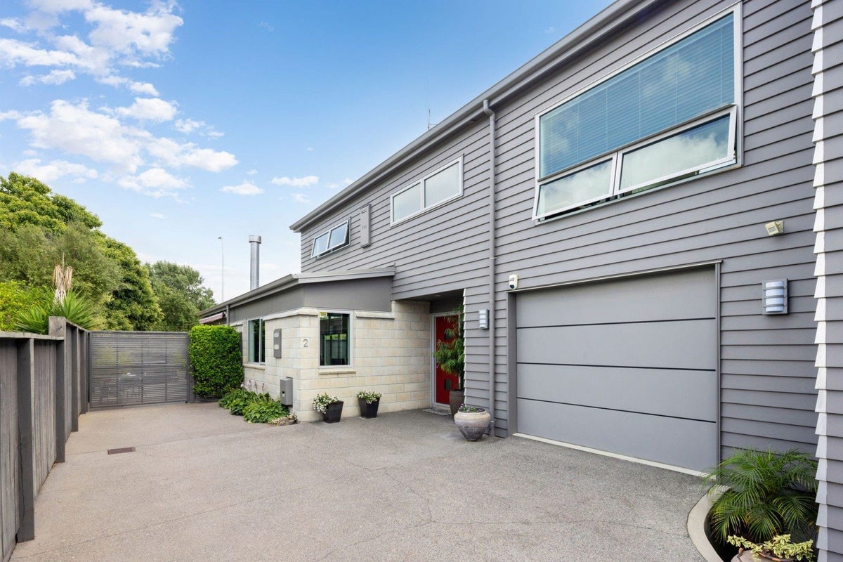 2B Jellicoe Drive, Hamilton East, Hamilton - Carousel 1