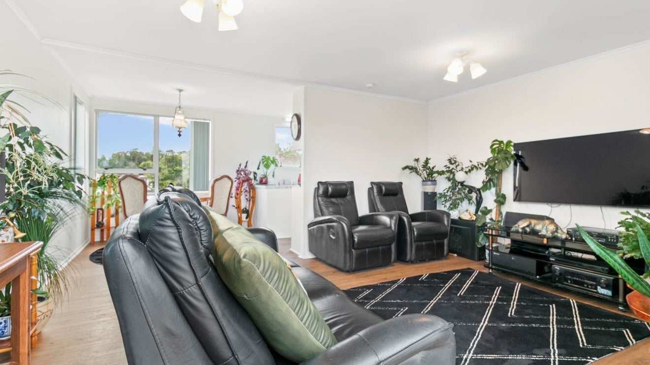 10 Malaspina Place, Papatoetoe, Auckland - Carousel 1