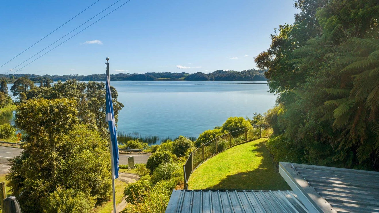 229 State Highway 30, Coastlands, Whakatane - Carousel 1