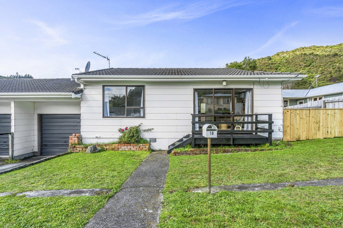 1/1 SUNNY GR, Wainuiomata, Lower Hutt - Carousel 15