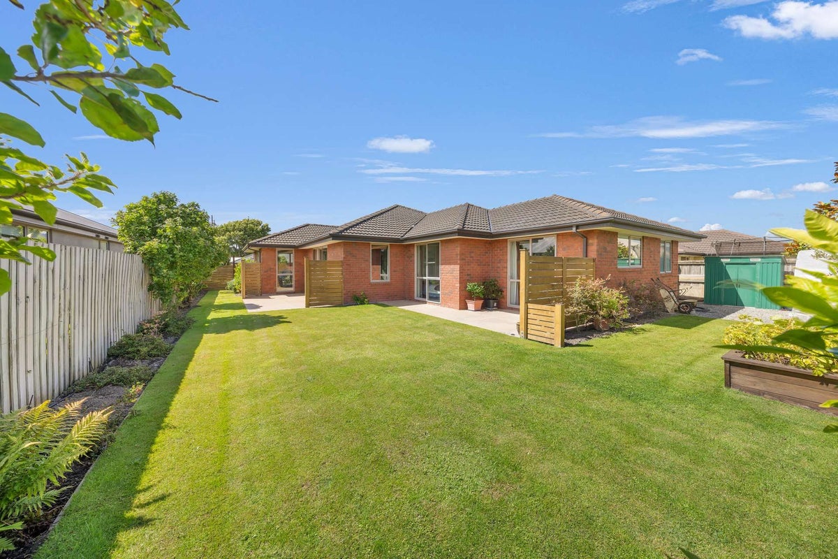 9 Cunneen Place, Aidanfield, Christchurch - Carousel 1