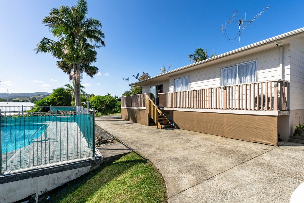 10 Robin Hood Place, Onerahi, Whangarei - Carousel 2