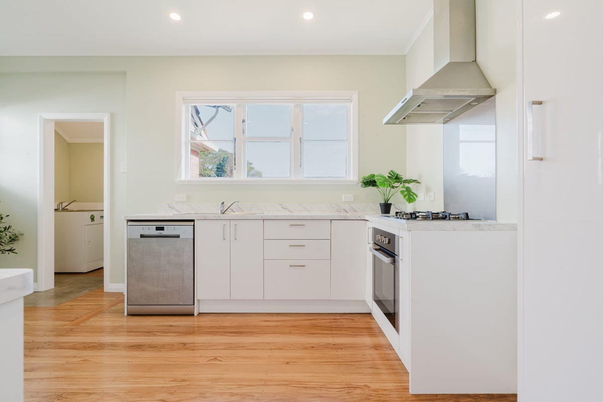 101 MacFarlane Street, Hamilton East, Hamilton - Carousel 1