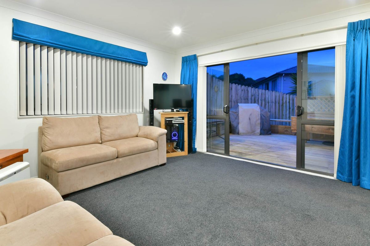 37 Ballymore Drive, Pinehill, Auckland - Carousel 2