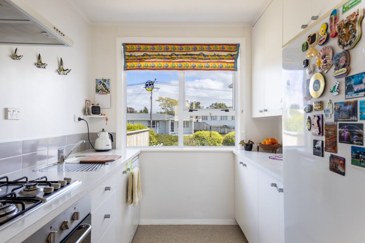 148 Pembroke Street, Westown, New Plymouth - Carousel 1