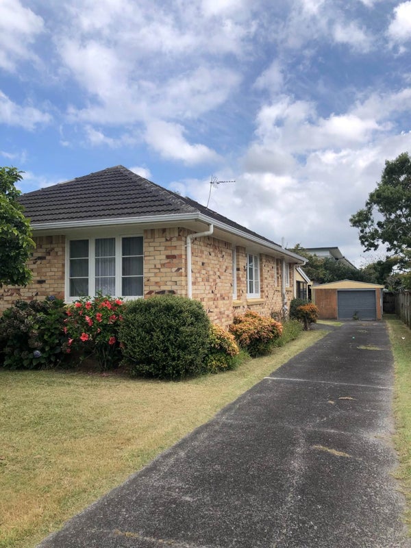 43 Te Kanawa Crescent, Henderson, Auckland - Carousel 1