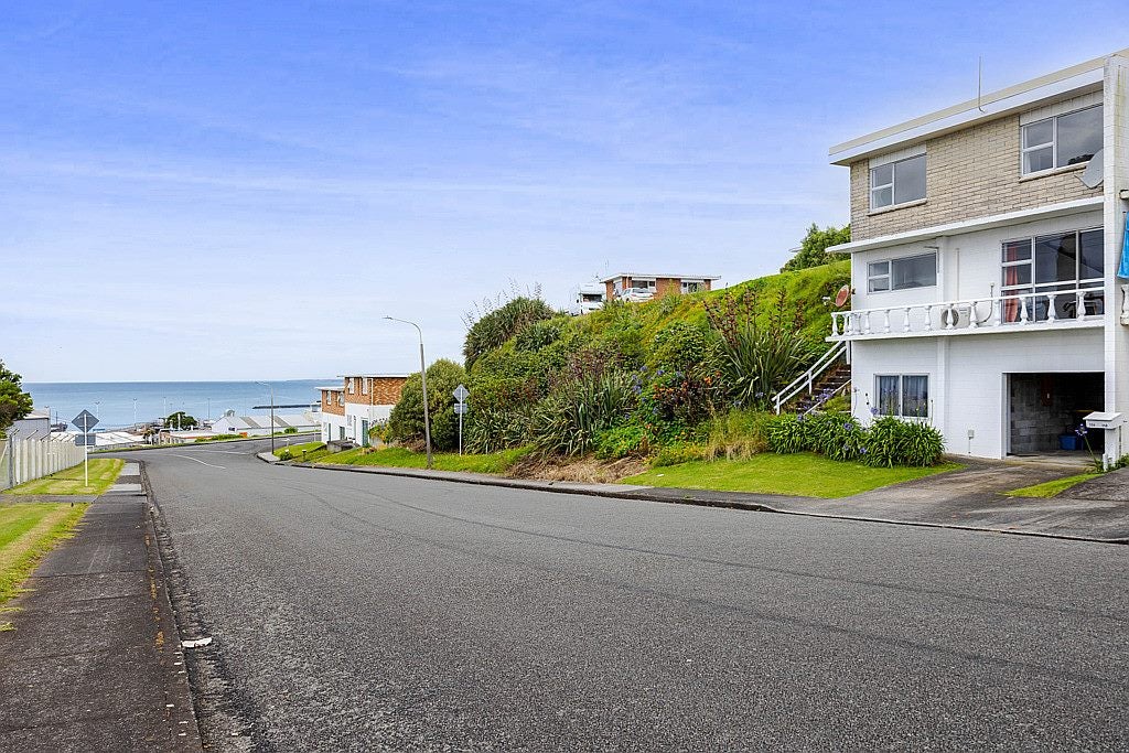 25A Port View Crescent, Moturoa, New Plymouth - Carousel 1