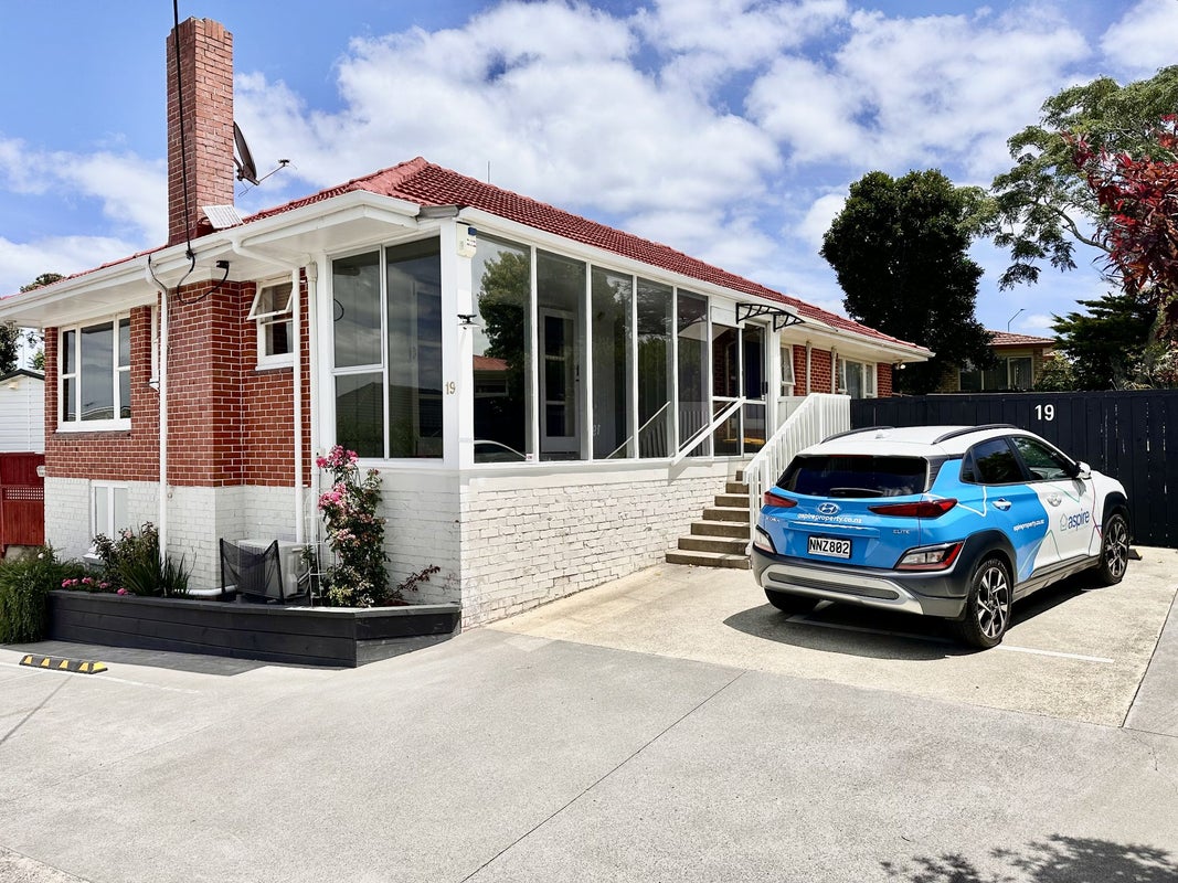 19 FAIRLEA RD, Te Atatu South, Auckland - Carousel 1