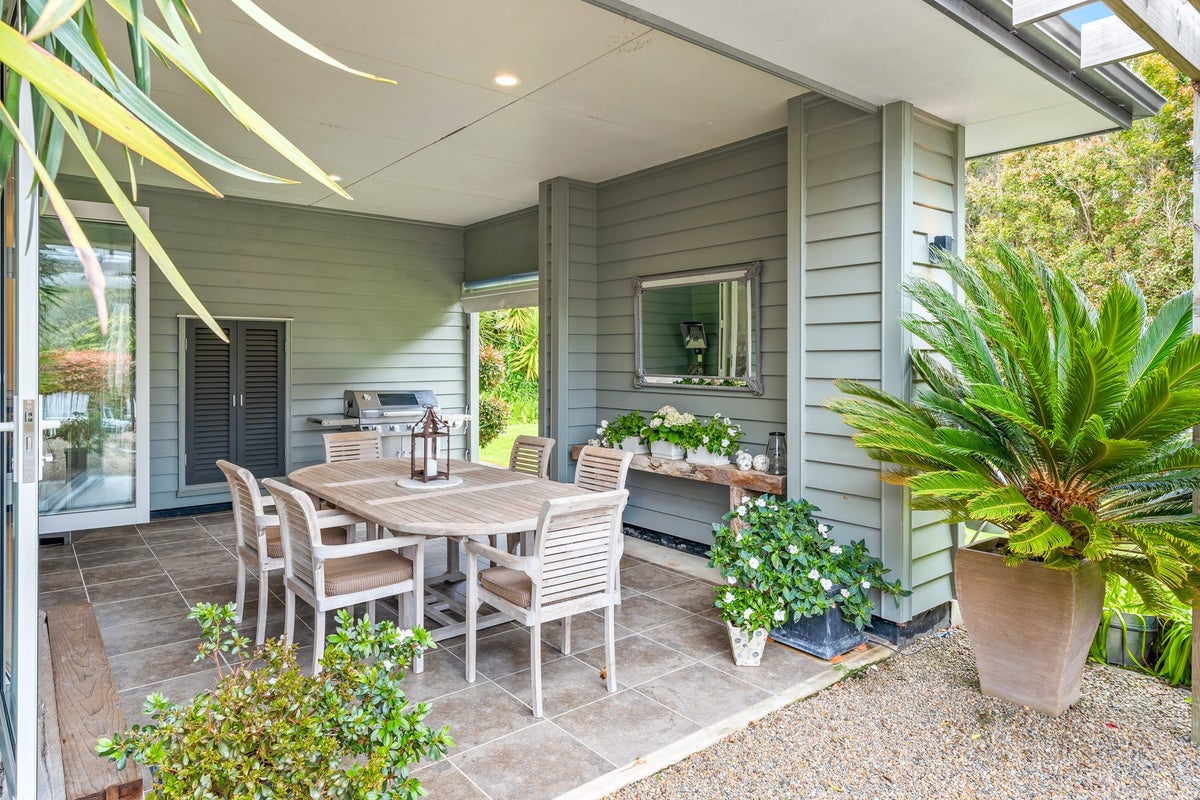 35 Hobbs Road, Matakatia, Whangaparaoa - Carousel 1