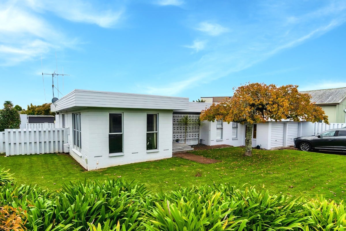 10 Storey Avenue, Forest Lake, Hamilton - Carousel 1