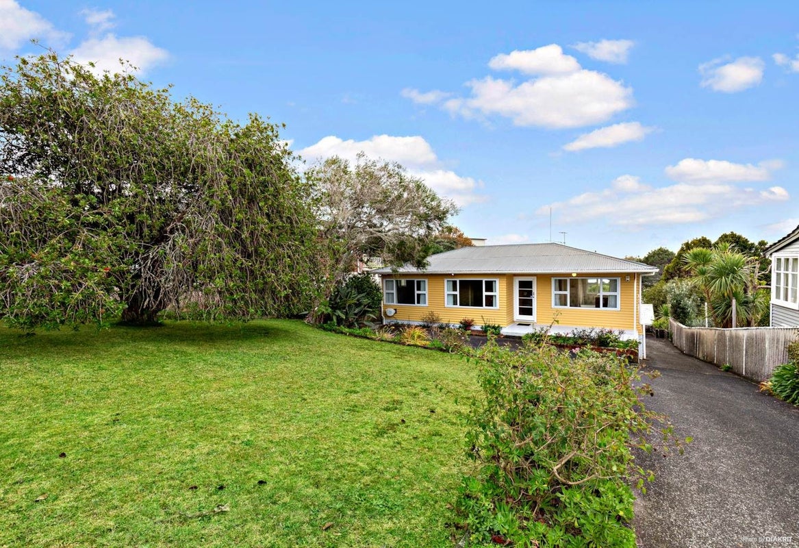 31 Sunrise Avenue, Murrays Bay, Auckland - Carousel 9